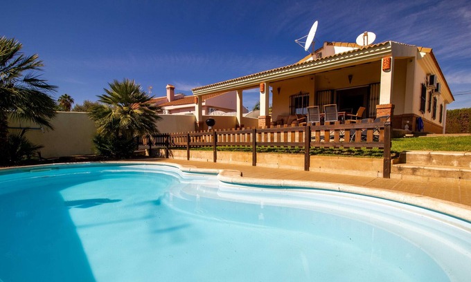 Pozo Del Camino Ski Chalet | DRA001 Chalet con Piscina Privada y Jardin