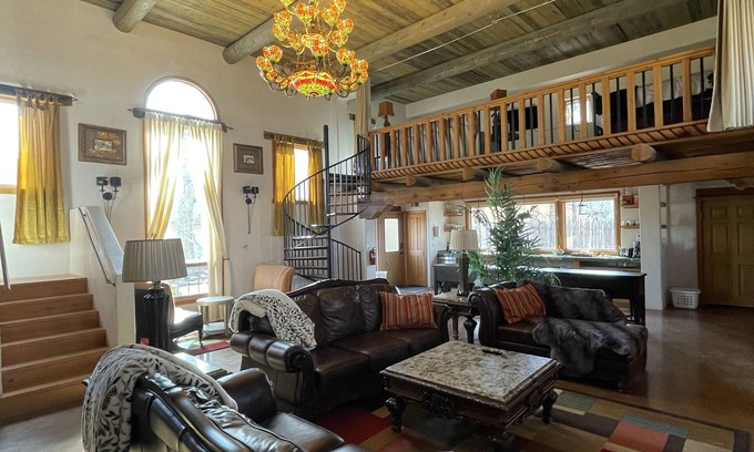 Los Ranchos de Albuquerque Bed & Breakfast | Dragonfly Chapel @ SantuaRio Grande - Private Luxury Casa