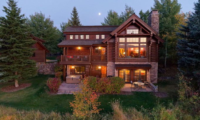 Victor House | Dragonfly Cabin. Luxury in Teton Springs, Victor, ID. A/C, Hot Tub, High Tech