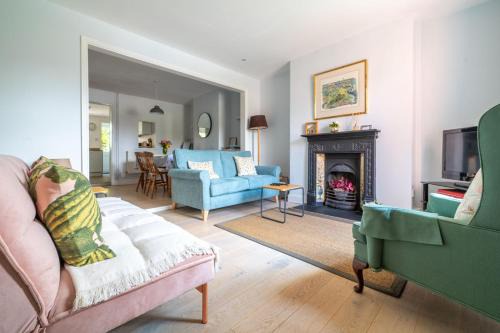Holt House | Dragonfly Cottage by Big Skies Cottages