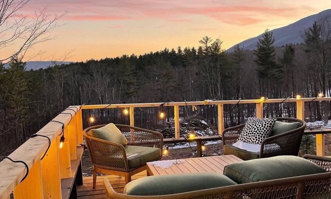 Manchester Center Cabin | Dragonfly Cottage -Luxurious Mountain View A-Frame -quiet street close to town.