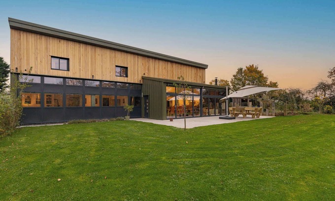 Leigh Sinton House | Dragons Barn with Hot Tub