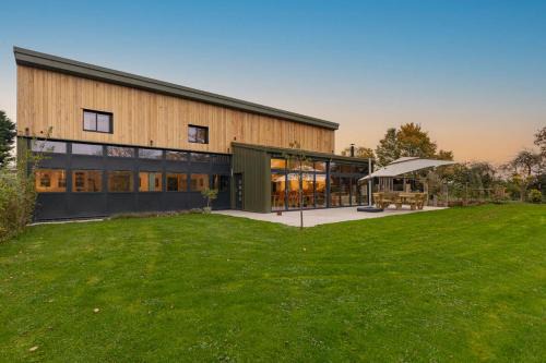 Malvern House | Dragons Barn with Hot Tub
