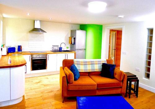 Aberystwyth Apartment | “Dragons Den” Centrally located Modern Apartment