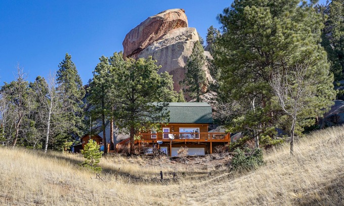 Florissant House | 'Dragons Roost' Cabin w/Sangre de Cristo Views!