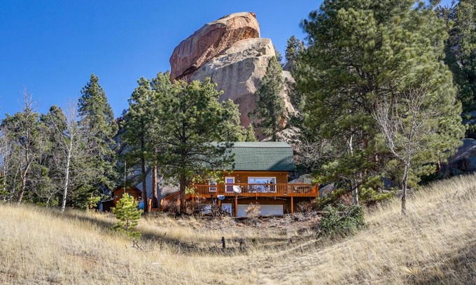 Florissant House | Dragons Roost Cabin with Sangre de Cristo Views!