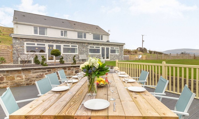 Margam House | DRAGONSTONE, pet friendly, luxury holiday cottage in Cwmllynfell
