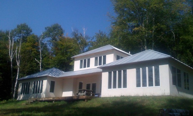 Woodstock House | Dramatic Mountain Ridge house 3 miles from village green