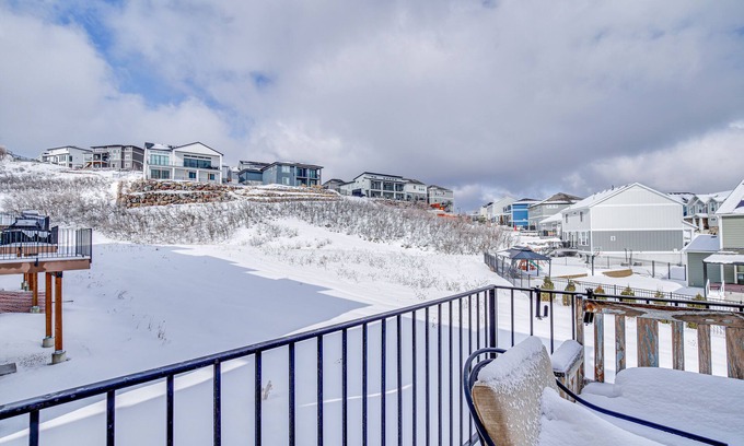 Draper House | Draper Townhome w/Mountain Views: Hike & Ski!