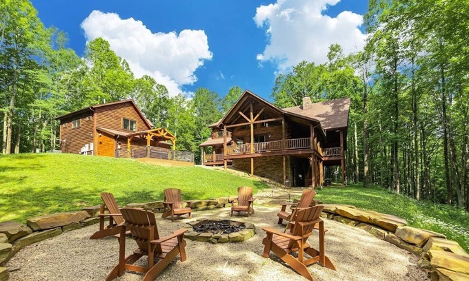 South Bloomingville Cabin | Dream Cabin-Cabin-Private Bathroom