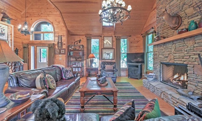 Sapphire House | Dream Catcher Luxe Cabin with Large Deck and Mtn View