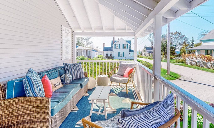 Ocean Point House | Dream cottage, with bunkhouse and ocean view, fireplace, patio, grill & WiFi