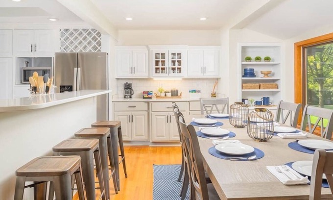 Ledgeview House | Dream Home on Dollar - Sleeps 10