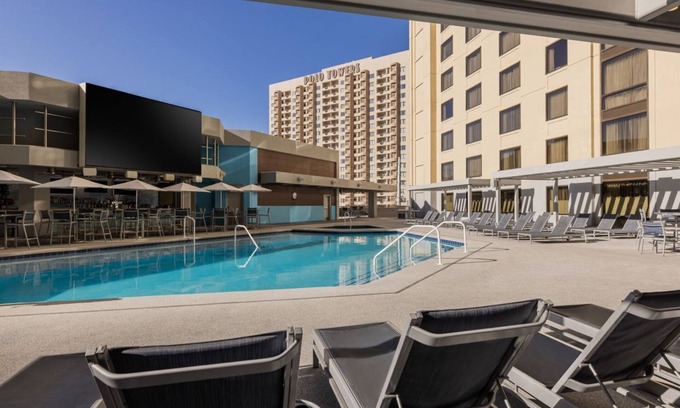 Las Vegas Hotel | Dream Las Vegas Retreat Steps from the Strip!