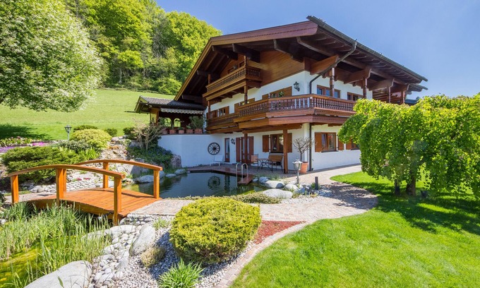 Sankt Valentin Apartment | Dream location in Ruhpolding with a terrace by the swimming pond