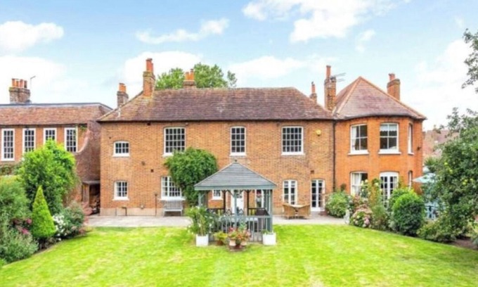 Stanwell House | Dream Lodge
