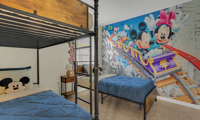 Westridge House | Dream Stay Orlando with pool and movie theater. Minutes away from Disney World