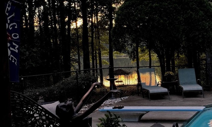 McDonough Apartment | DREAM TIME STUDIO in McDonough on Private Lake wPool, WiFi, AC,and fitness room
