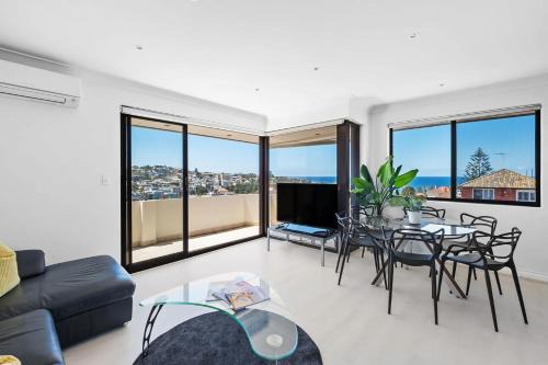 Coogee Apartment | Dream View Steps from the Beach