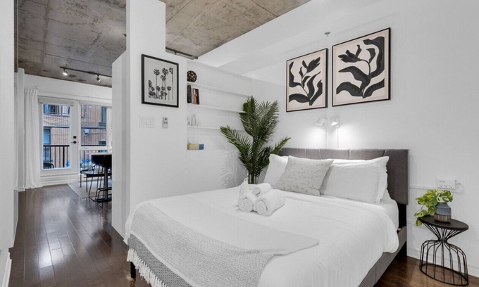 Milton Park Apartment | Dreaming at the Base of the Mountain W/Parking