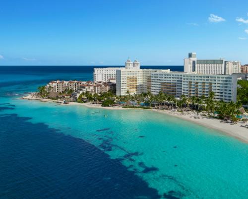 Punta Cancun Resort | Dreams Sands Cancun Resort & Spa