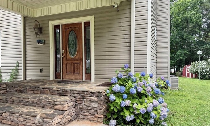 Gumlog House | DreamShare - Lakefront Multi-Family Home on Lake Hartwell in Lavonia, GA