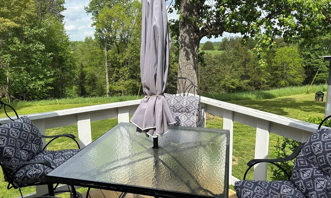 Greensburg Other | Dreamville a Cozy farmhouse -one lane farm road-private-with countryside views