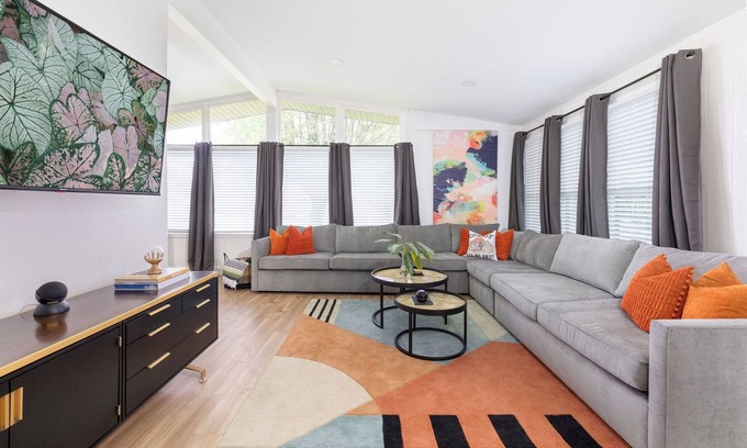 Sunset View House | Dreamwood: Mins 2 Opry, Airport & Broadway