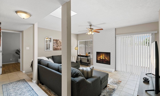 Paradise Hills Civic House | DREAMY Balloon Fiesta Albuquerque getaway! -local food, hiking & great views-