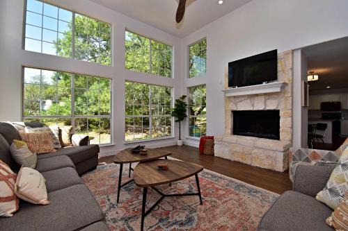 Dripping Springs House | Dreamy Dripping Springs - Near Parks Hiking & More