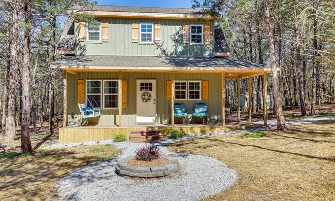 Bruno Cottage | Dreamy Lead Hill Cottage w/Fire Pit & Hammock!