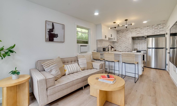 Alki Cottage | Dreamy Puget Sound Vacation Rental: Steps to Bay!