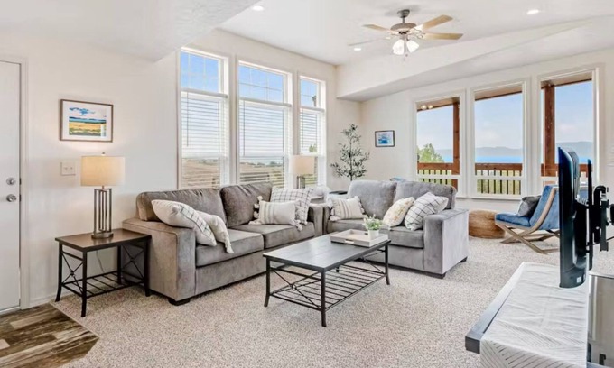 Sweetwater House | Dreamy retreat with golf course & lake views, near beach & boat launch amenities