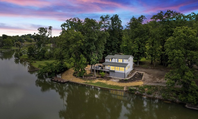 Friendsville House | Dreamy Skipping Stone Lake House