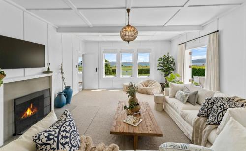Waitahanui House | Drift at Five Mile Bay - Taupo
