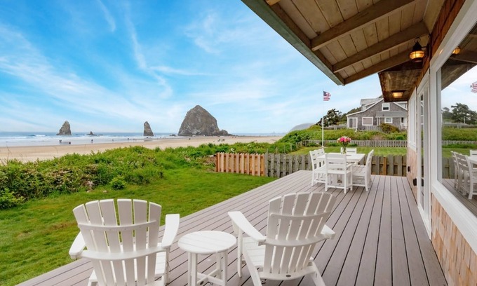 Tolovana Park House | Driftaway by AvantStay | Direct Cannon Beach Access w/Stunning Views