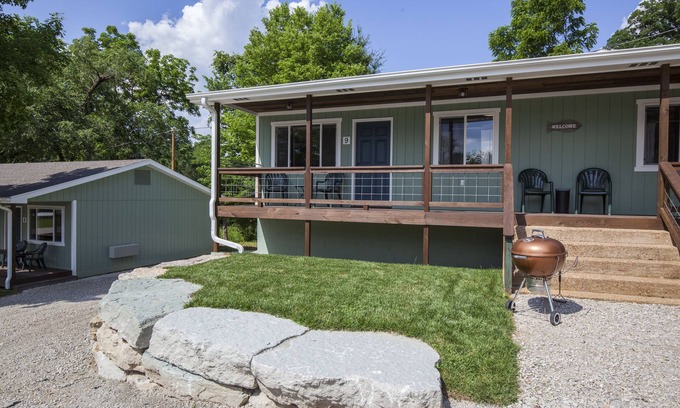 Branson Cabin | Driftwater Resort Cabin #9 with Lake Taneycomo Access & Pool!
