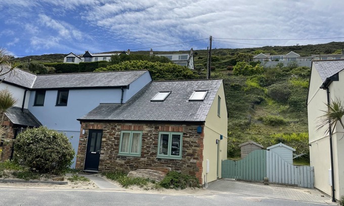 Porthtowan Cottage | Driftwood - a holiday home that sleeps 4 guests in 2 bedrooms