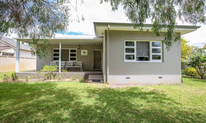Busselton Cottage | Driftwood Cottage - Family Friendly, Beach