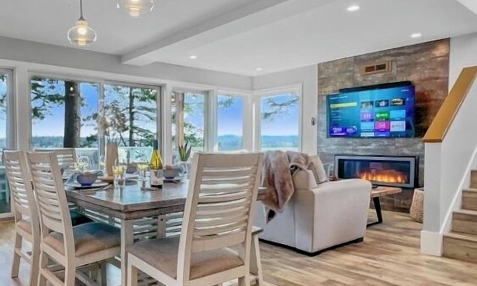Lummi Island House | Driftwood Dreams: Cozy for Fall & Beautiful Views