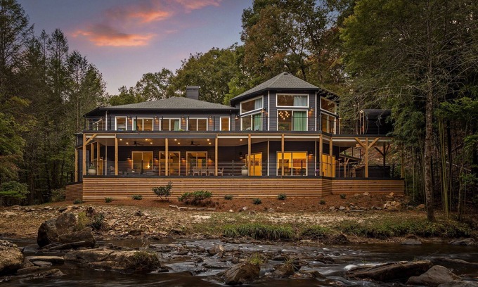 McCaysville Villa | Driftwood Rapids Villa - Modern Waterfront 6 BR Oasis with Private Pool