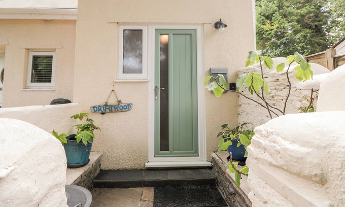 Stoke Fleming Cottage | DRIFTWOOD, romantic, country holiday cottage in Stoke Fleming