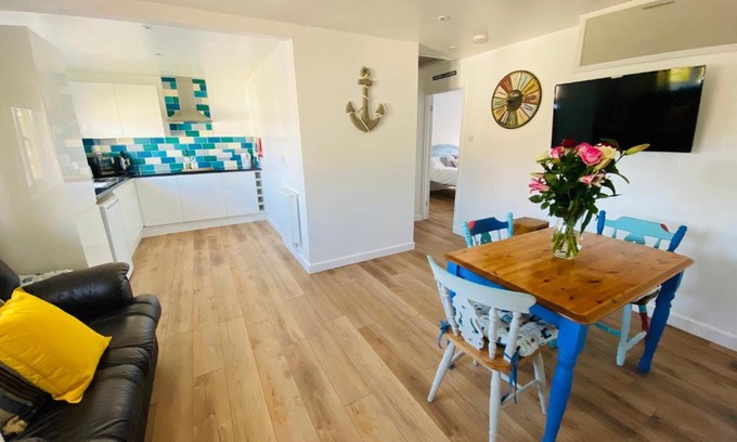 Par Apartment | Driftwood Seagrass