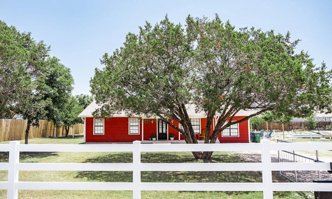Dripping Springs House | Dripping in Tranquility, Prime Spot, Heated Pool