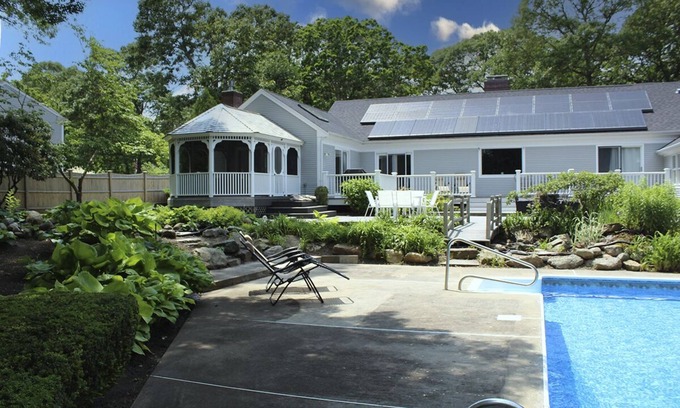 Cummaquid House | Dromo Landing: 133-Ba Picture Perfect Pool Property in a Quiet Cummaquid Neighborhood