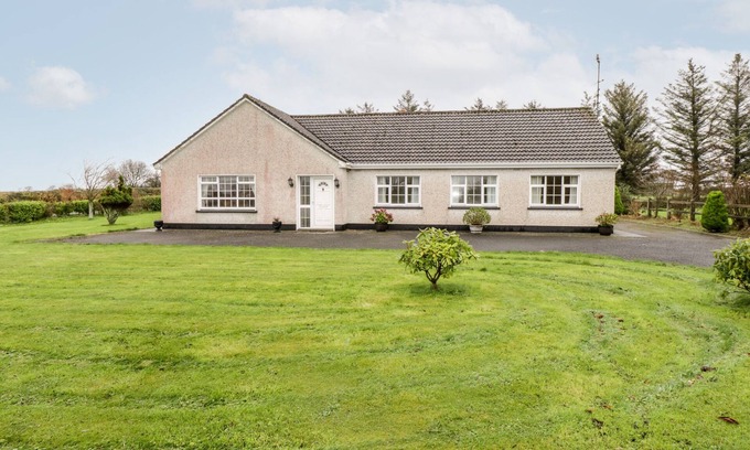 Dromore West Cottage | DROMORE WEST COTTAGE, family friendly in Dromore West, County Sligo