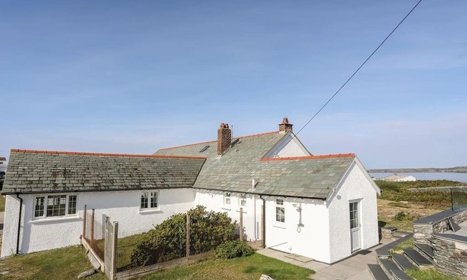 Trearddur Bay House | Druidsmoor - Sea Views-sleeps 8-Ravenspoint road