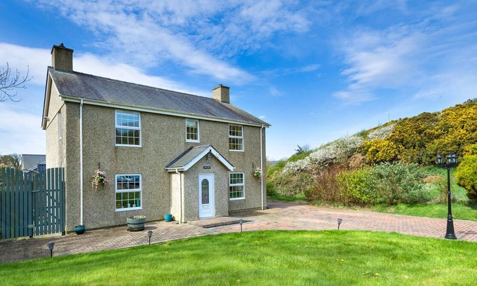 Llanengan House | Drws y Llan in the beautiful Pwllheli
