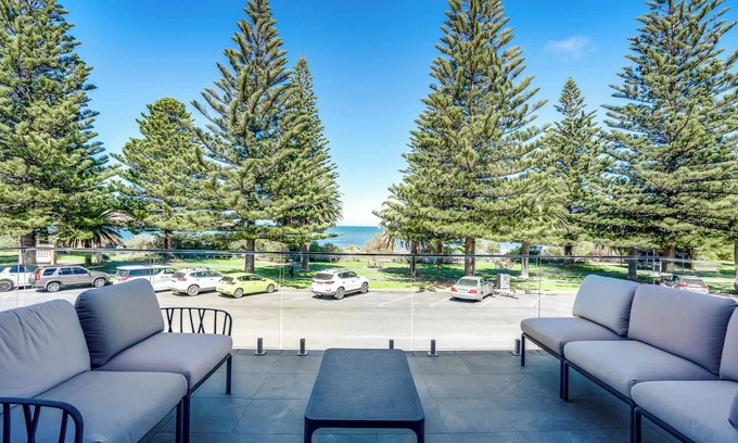 Victor Harbor House | Dual Family Entertainer 9 Esplanade Victor Harbor