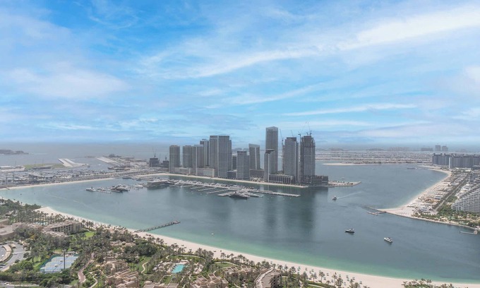 Dubai Internet City Apartment | Dubai Media City sleeps 2 with Amazing Sea Views!